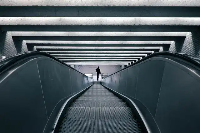 escalator-downstairs image